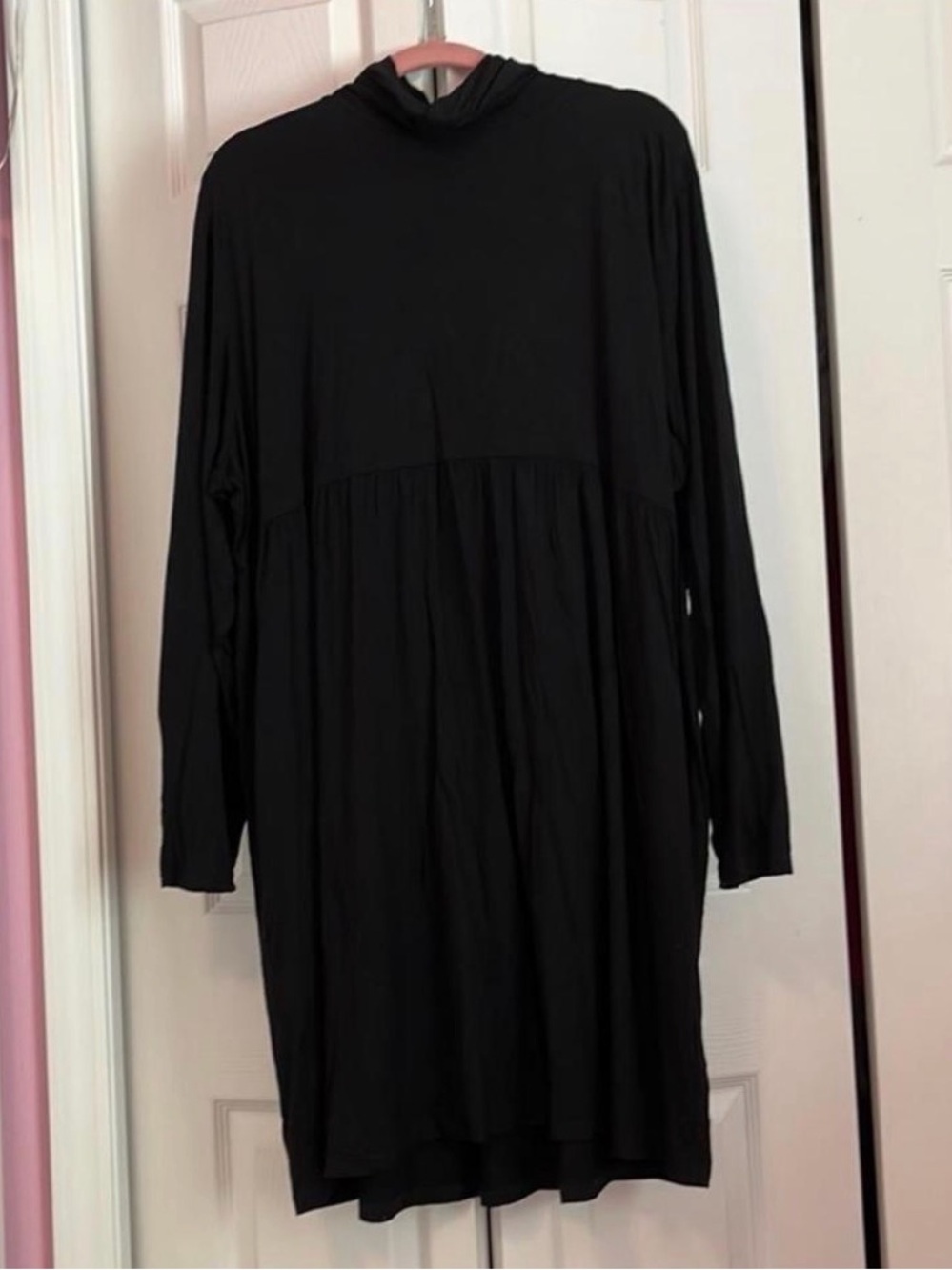 Women’s Long Sleeve Black Gathered Tunic Dress